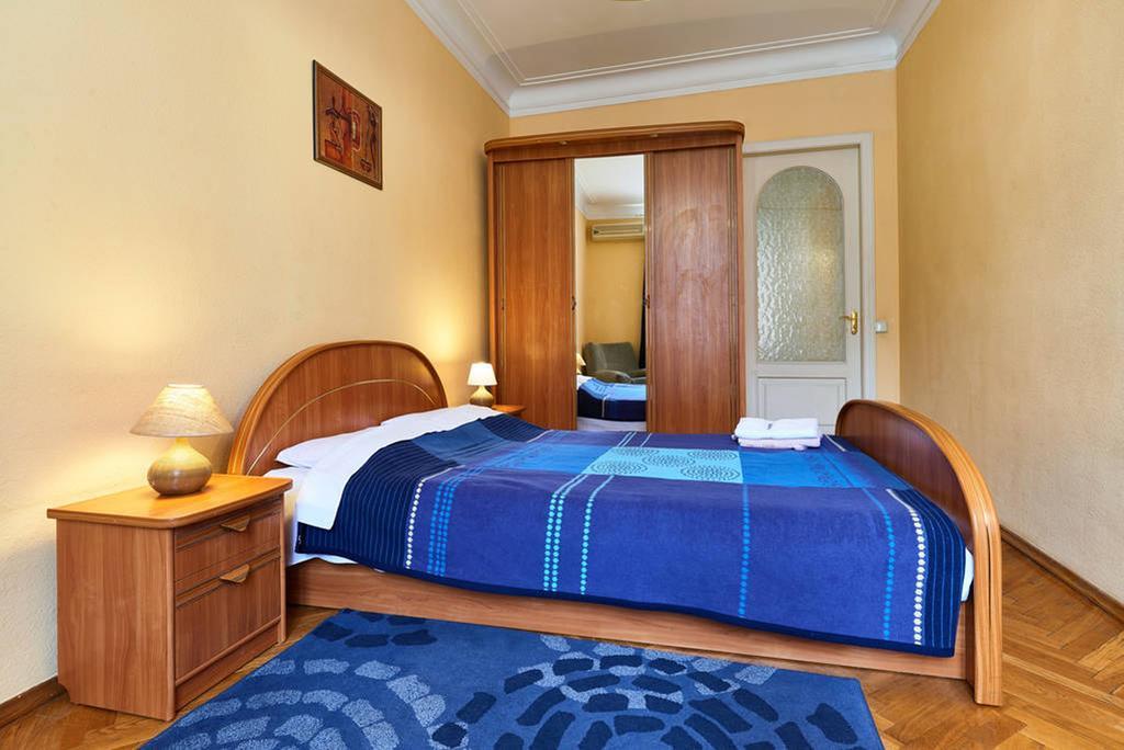 Home Hotel Apartments On Khreshchatyk Area Kyiv Exterior photo