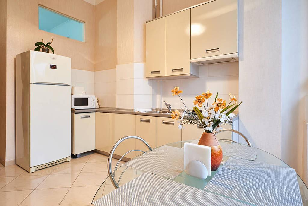 Home Hotel Apartments On Khreshchatyk Area Kyiv Exterior photo