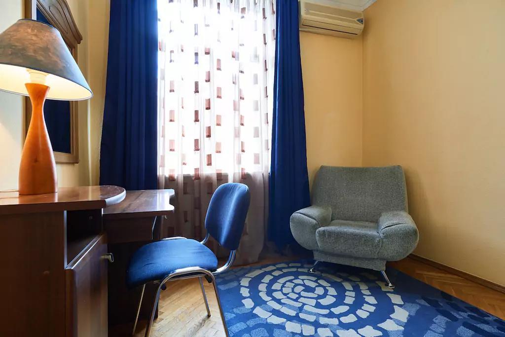 Home Hotel Apartments On Khreshchatyk Area Kyiv Exterior photo