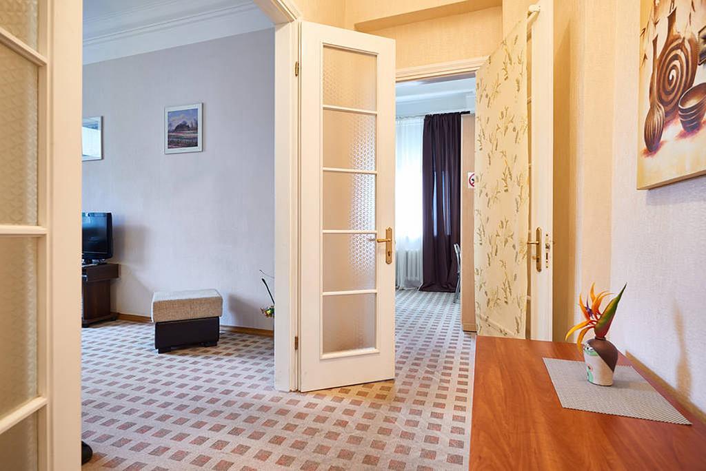 Home Hotel Apartments On Khreshchatyk Area Kyiv Exterior photo