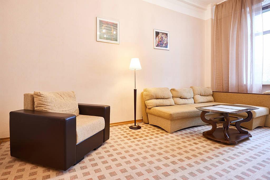 Home Hotel Apartments On Khreshchatyk Area Kyiv Exterior photo