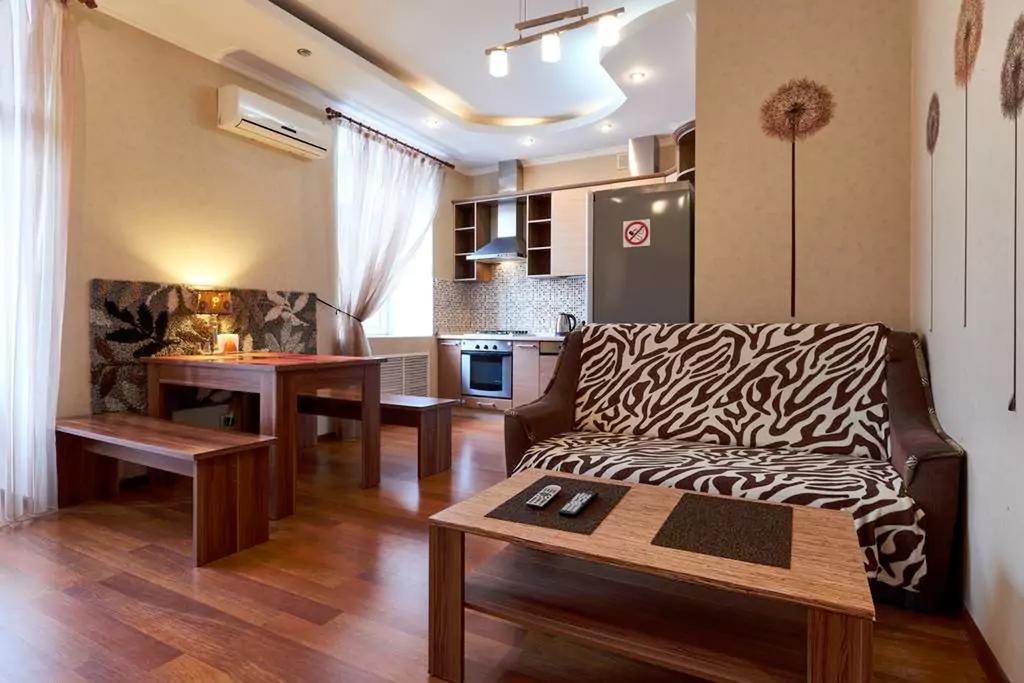 Home Hotel Apartments On Khreshchatyk Area Kyiv Exterior photo